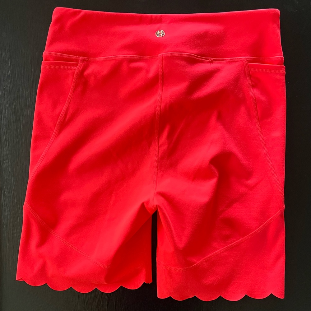 UPF 50+ Lilly Pulitzer Luxletic Scallop Tank and Bike Short Matching Set, Medium - Picture 8 of 14